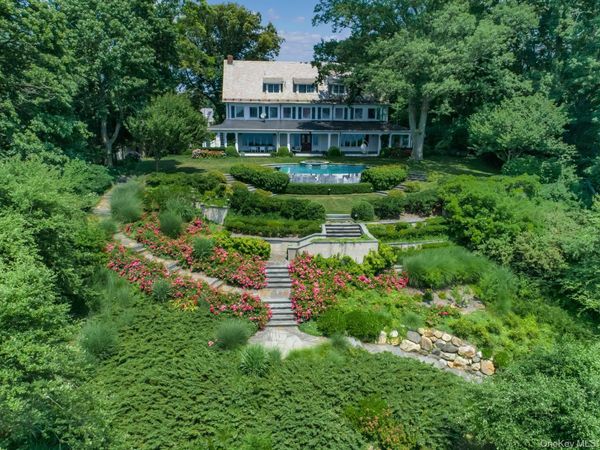 10 Hicks Lane, Port Washington, NY 11050