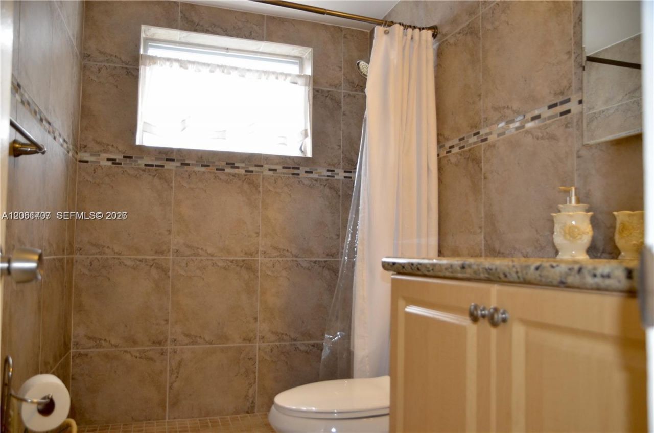 17050 NE 14th Ave , Unit 115, Miami, FL 33162 Photo