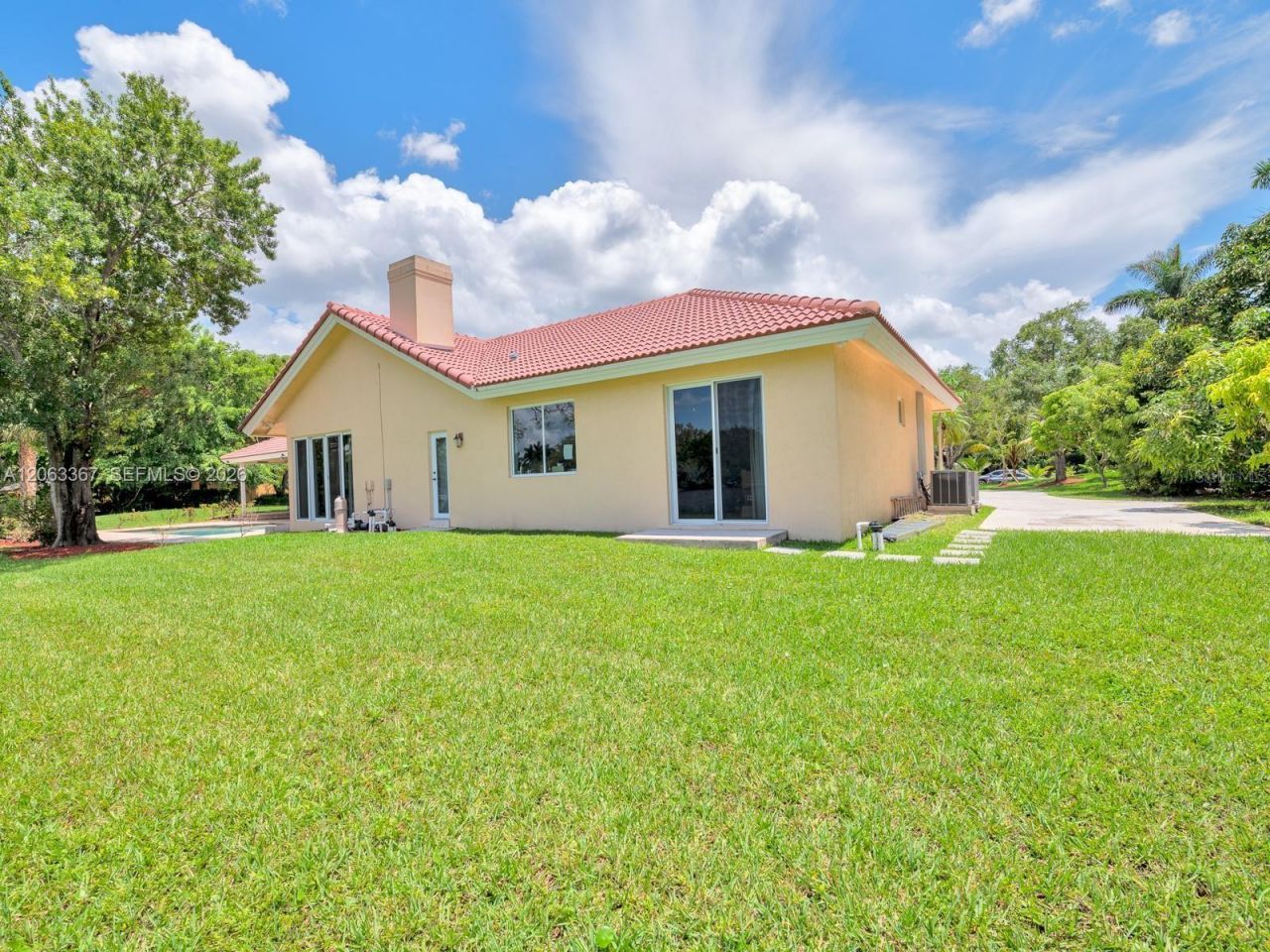 2710 Walkers Way, Weston, FL 33331 Photo
