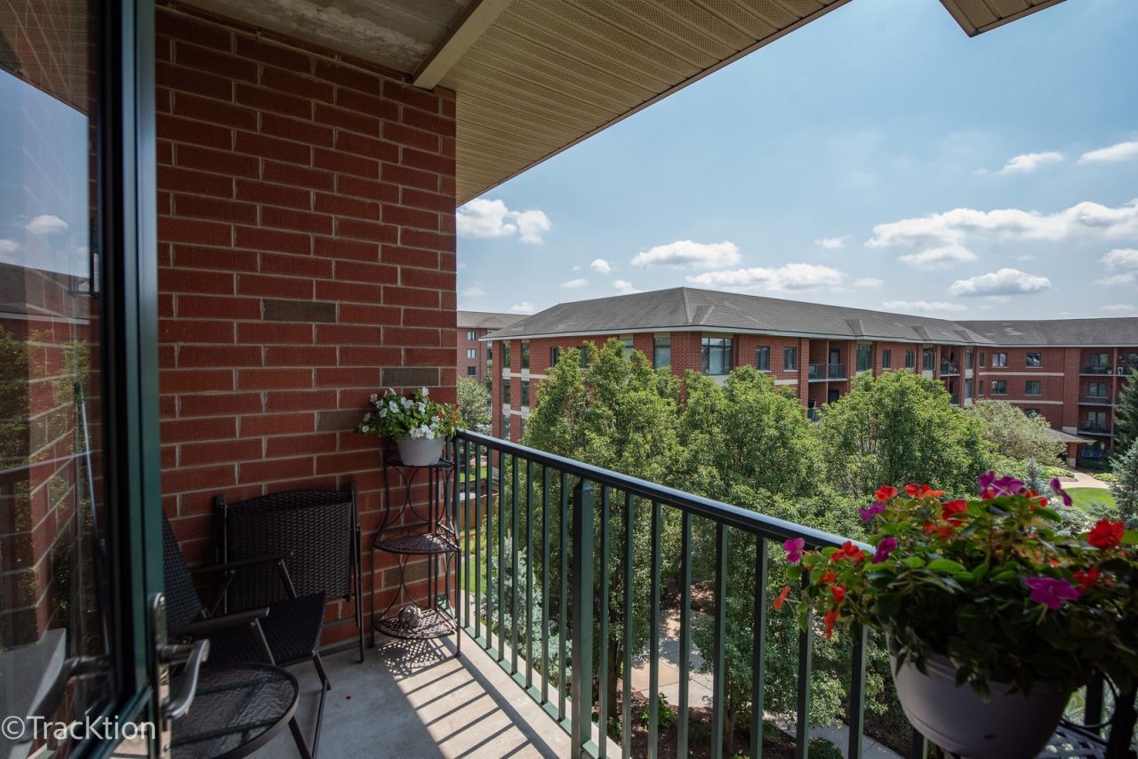 845 E 22nd Street, Unit B-417, Lombard, IL 60148 Main Photo