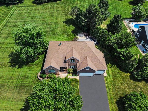 141 Kensington Drive, Valparaiso, IN 46385