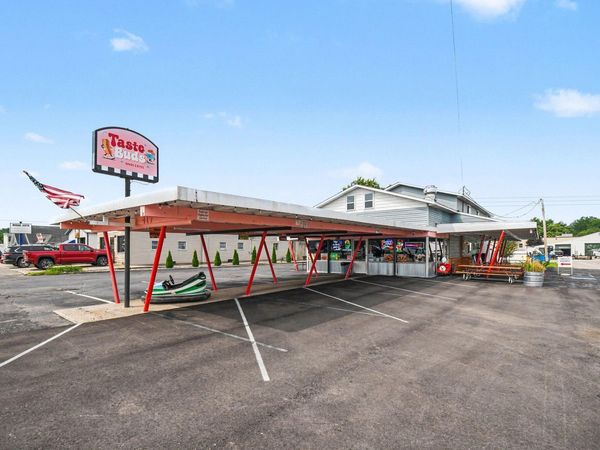 417 S Huntington Street , Syracuse, IN 46567