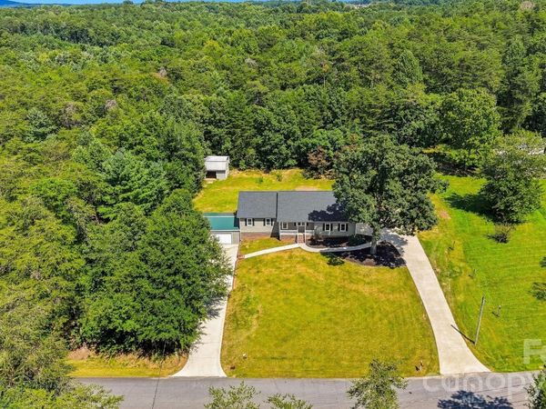 136 Cook Lane , Hickory, NC 28601