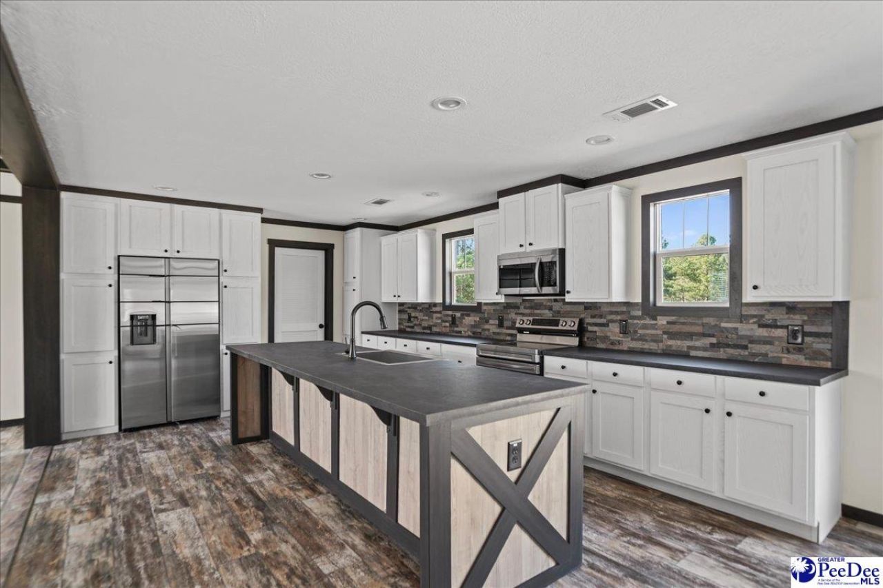 6493 Airport Road Photo 9