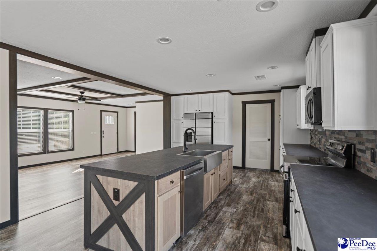 6493 Airport Road Photo 10