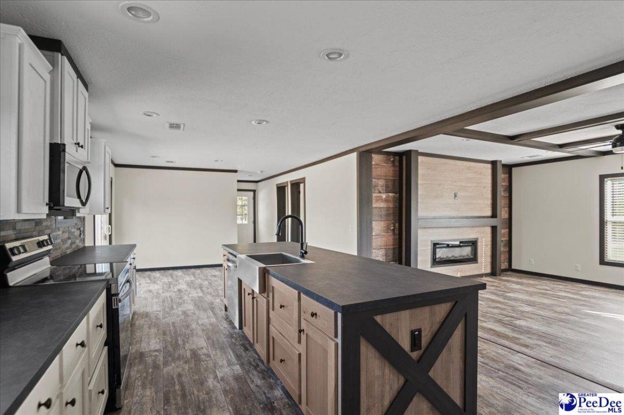 6493 Airport Road Photo 11
