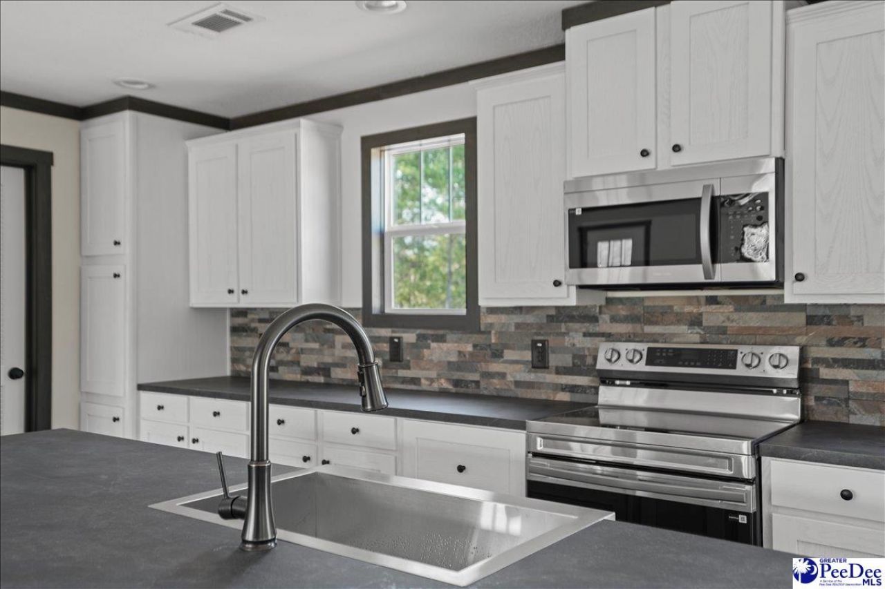 6493 Airport Road Photo 15