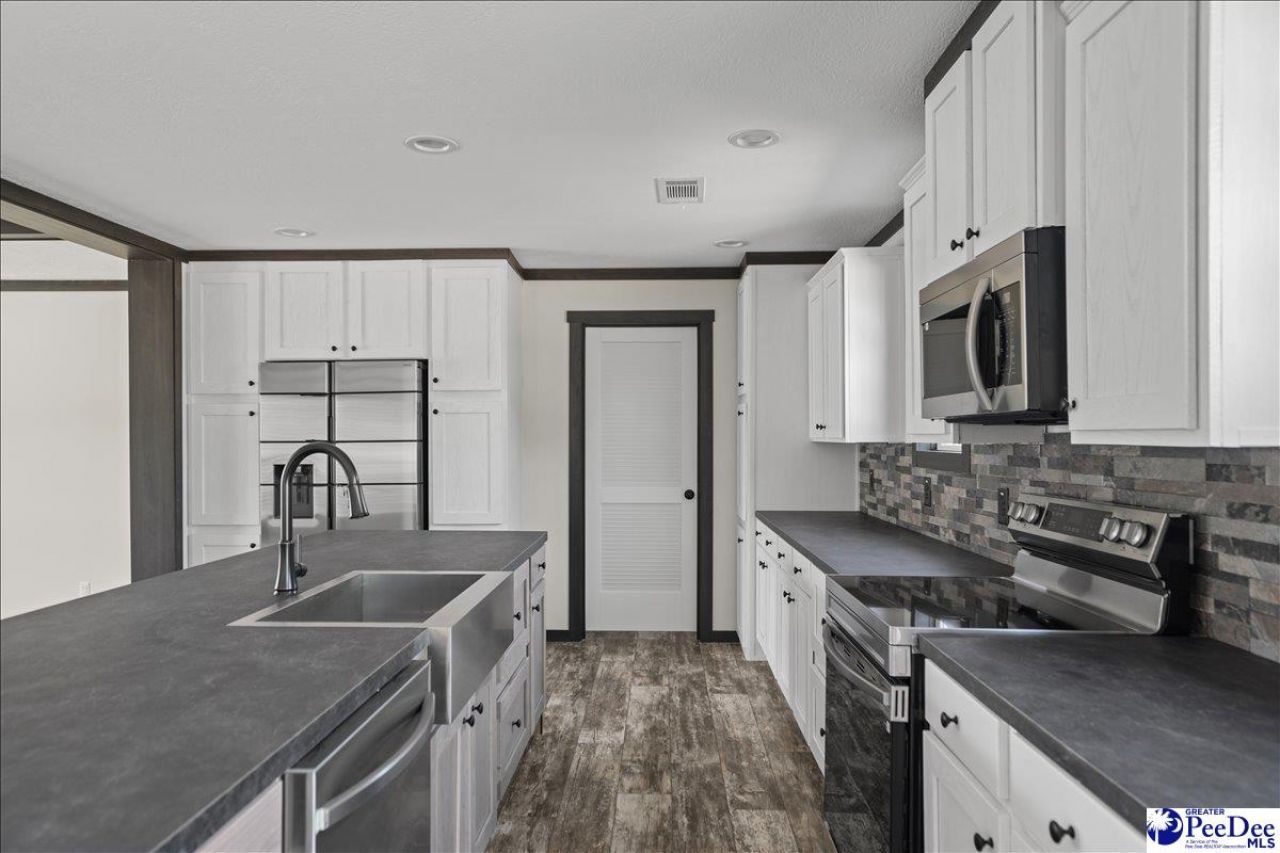 6493 Airport Road Photo 16