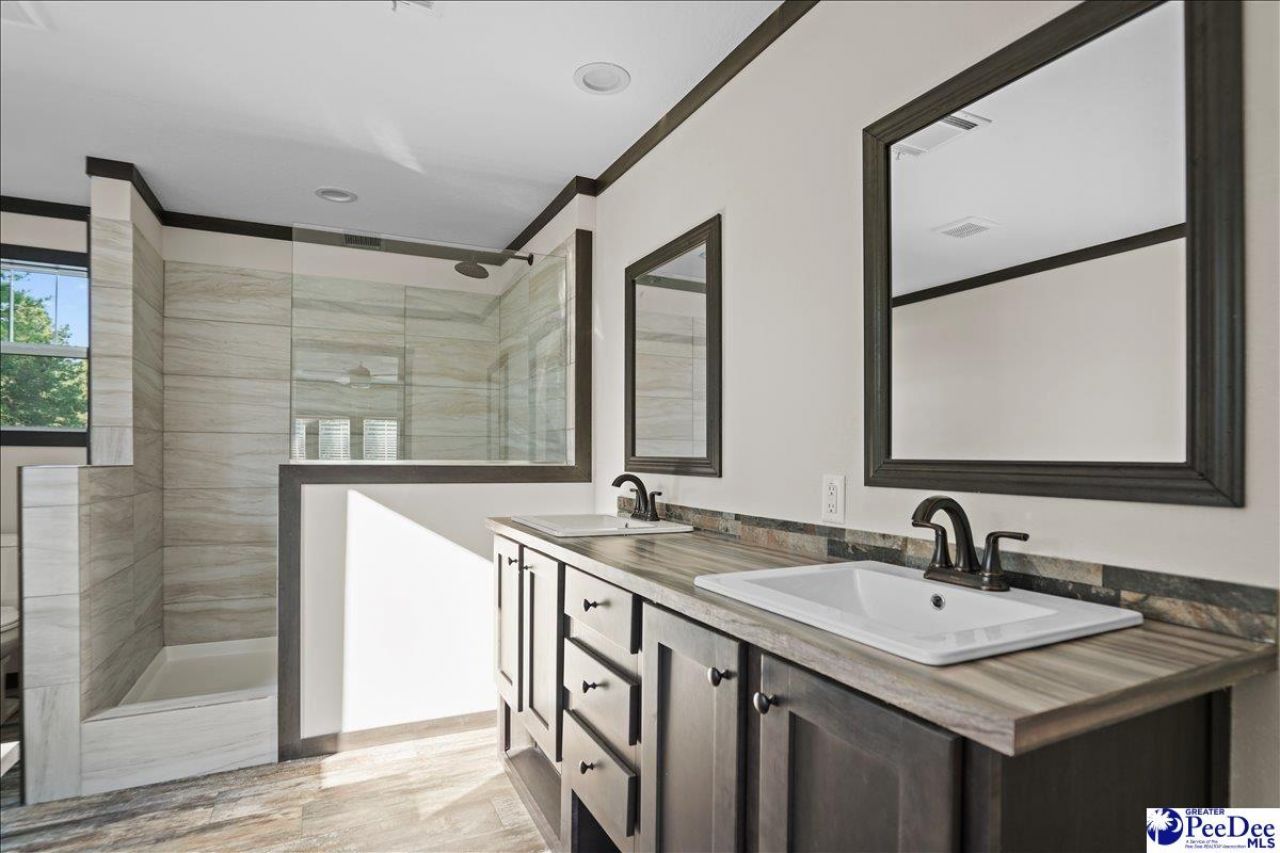 6493 Airport Road Photo 20