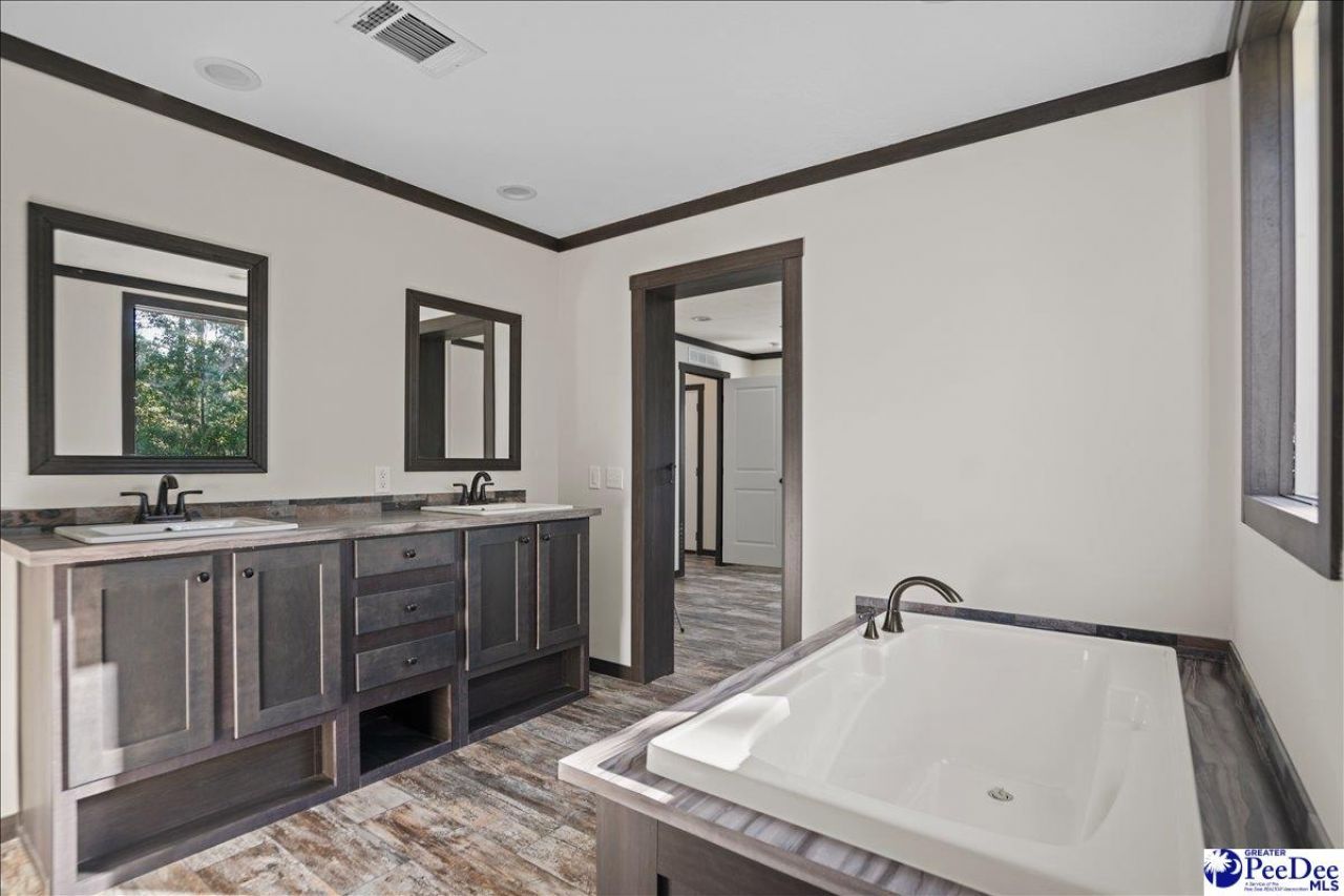 6493 Airport Road Photo 21