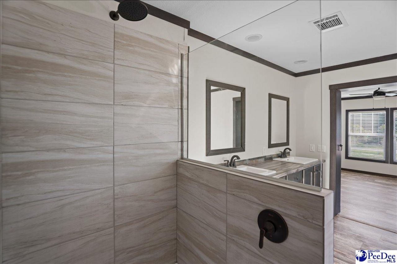 6493 Airport Road Photo 23