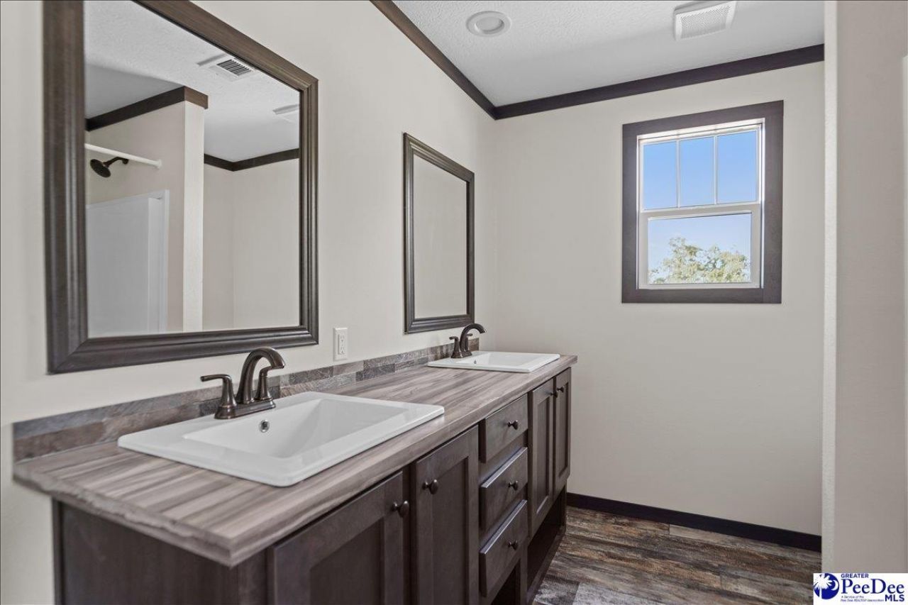 6493 Airport Road Photo 27