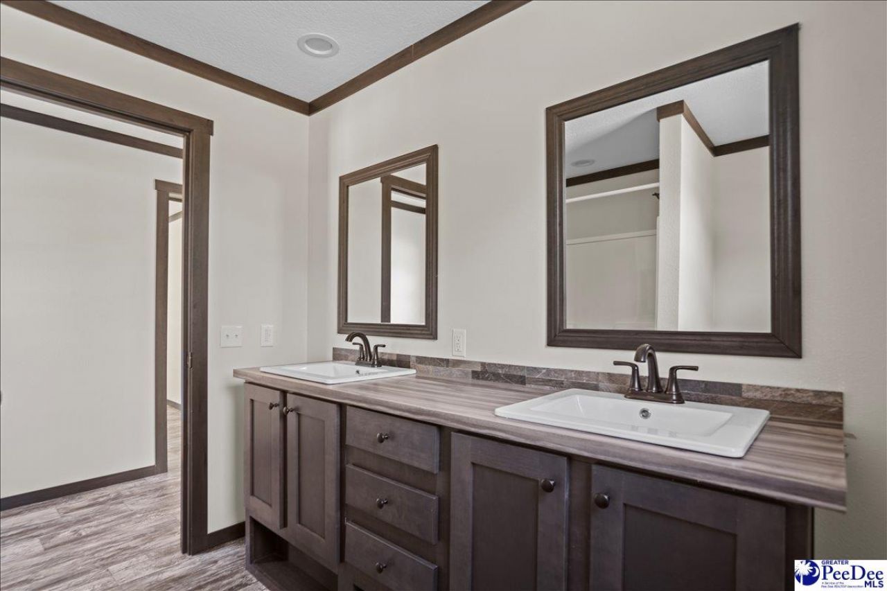 6493 Airport Road Photo 28