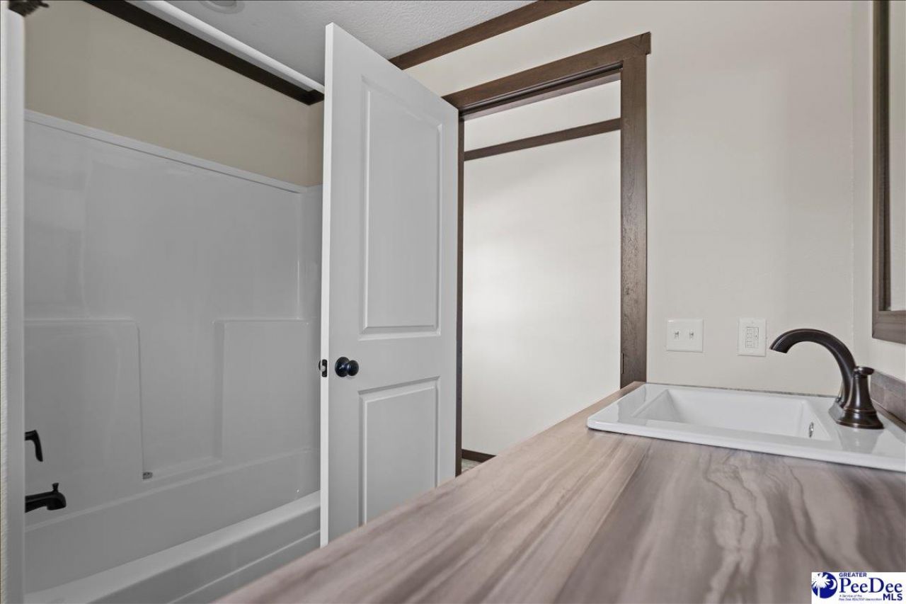 6493 Airport Road Photo 29