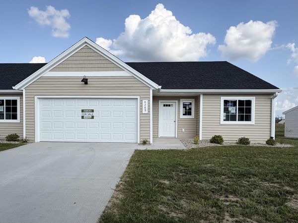 4289 Highpoint Drive, Unit 107, Wayland, MI 49348