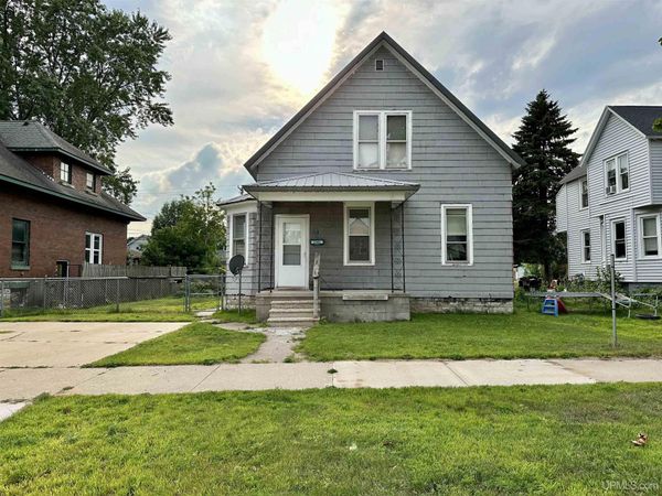 514-516 S 15th Street, Escanaba, MI 49829