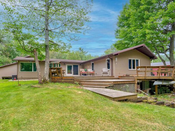 7618 W Riverview Drive, Hiawatha Twp, MI 49854