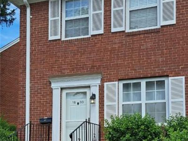 1630 E Swan Circle, Brentwood, MO 63144