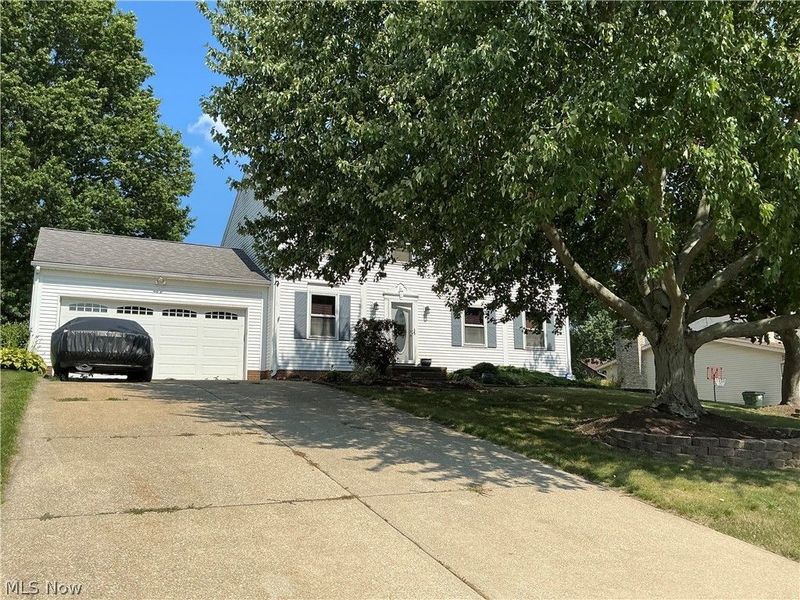 13592 Peppertree Avenue NW, Mogadore, OH 44201 Photo 2