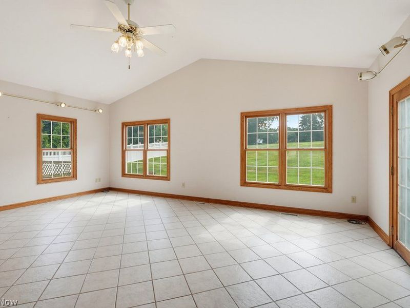 154 Whittlesey Drive, Tallmadge, OH 44278 Photo 13