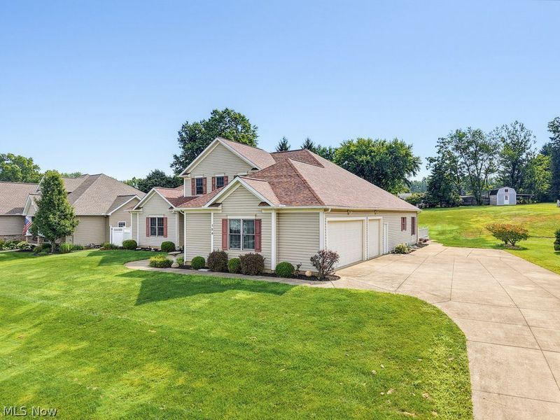 154 Whittlesey Drive, Tallmadge, OH 44278 Photo 2