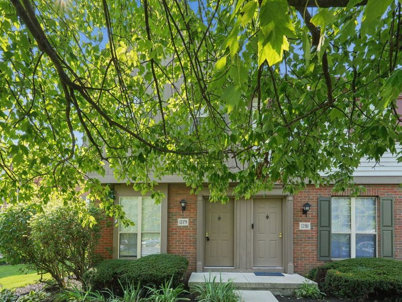 1279 Lane On The , Columbus, OH 43235 Photo 2