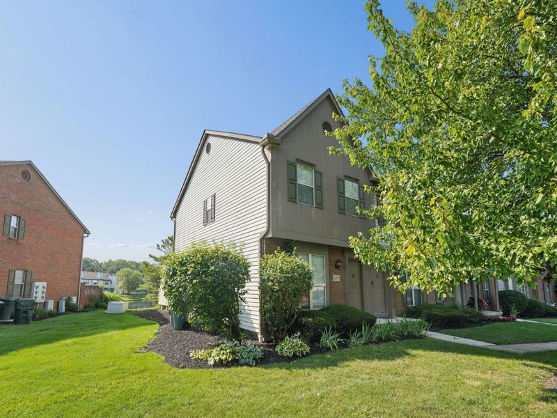 1279 Lane On The , Columbus, OH 43235 Photo 3