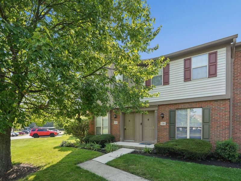 1279 Lane On The , Columbus, OH 43235 Photo 4
