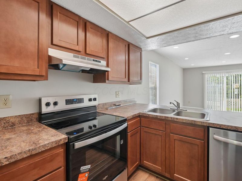 1279 Lane On The , Columbus, OH 43235 Photo 6