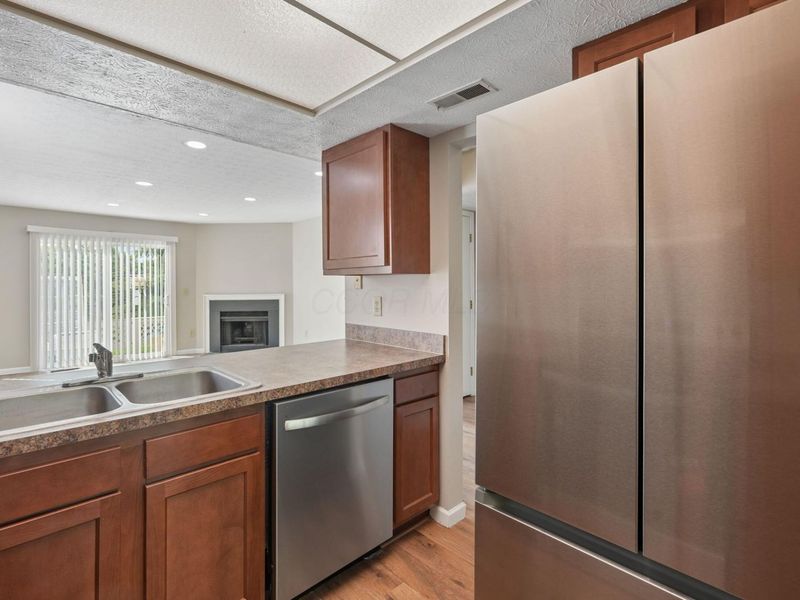 1279 Lane On The , Columbus, OH 43235 Photo 7