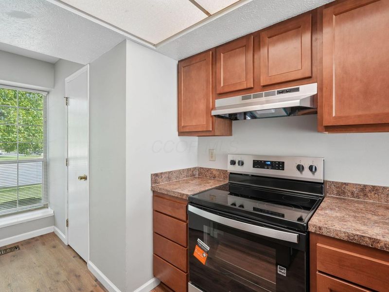 1279 Lane On The , Columbus, OH 43235 Photo 8
