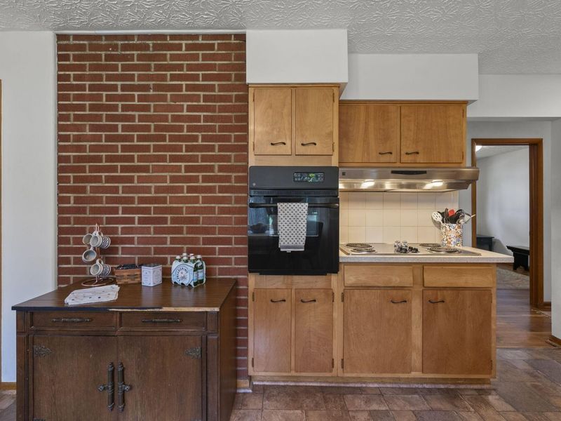 5566 Sandalwood Boulevard , Columbus, OH 43229 Photo 11