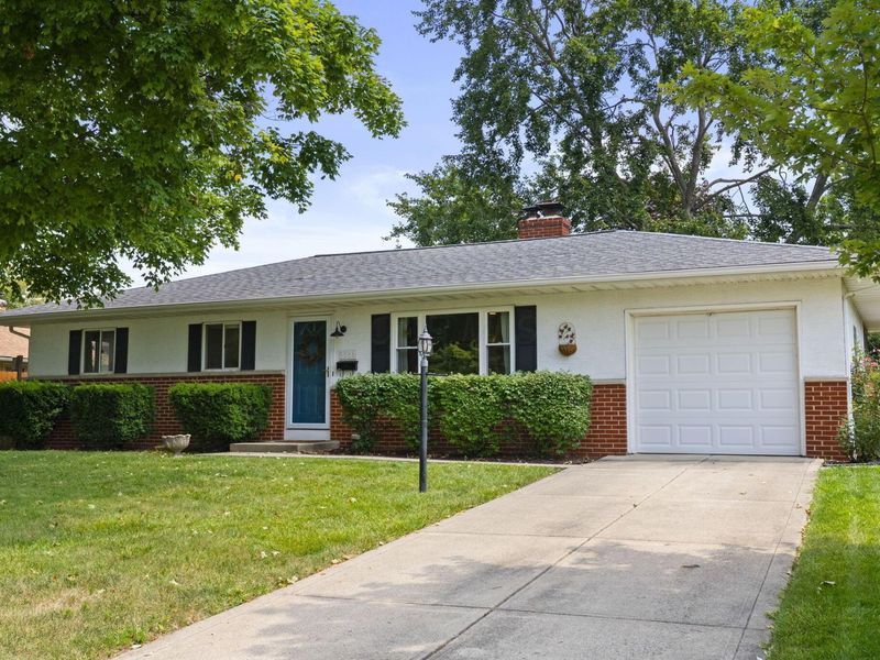 5566 Sandalwood Boulevard , Columbus, OH 43229 Photo 2