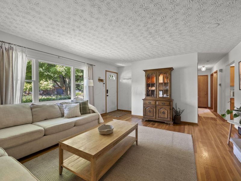 5566 Sandalwood Boulevard , Columbus, OH 43229 Photo 5