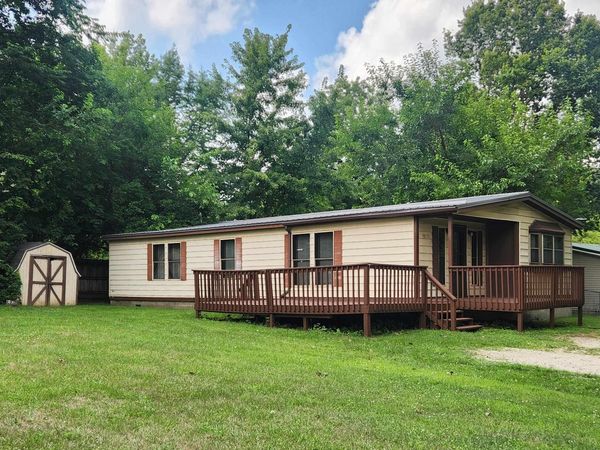 9837 N Happiness Drive, Syracuse, IN 46567