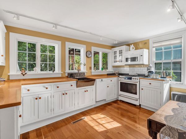 25 Church Street , Damariscotta, ME 04543