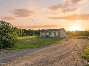 492 Kenduskeag Levant Road , Kenduskeag, ME 04450