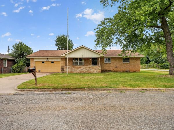 202 Bradley Place , Bartlesville, OK 74006