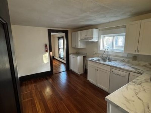 7 Sewall St, Unit 3, Marblehead, MA 01945
