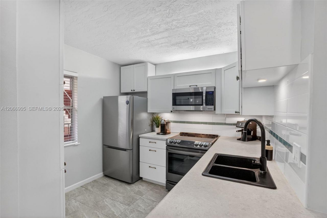 2801 Somerset Dr , Unit 205, Lauderdale Lakes, FL 33311 Photo