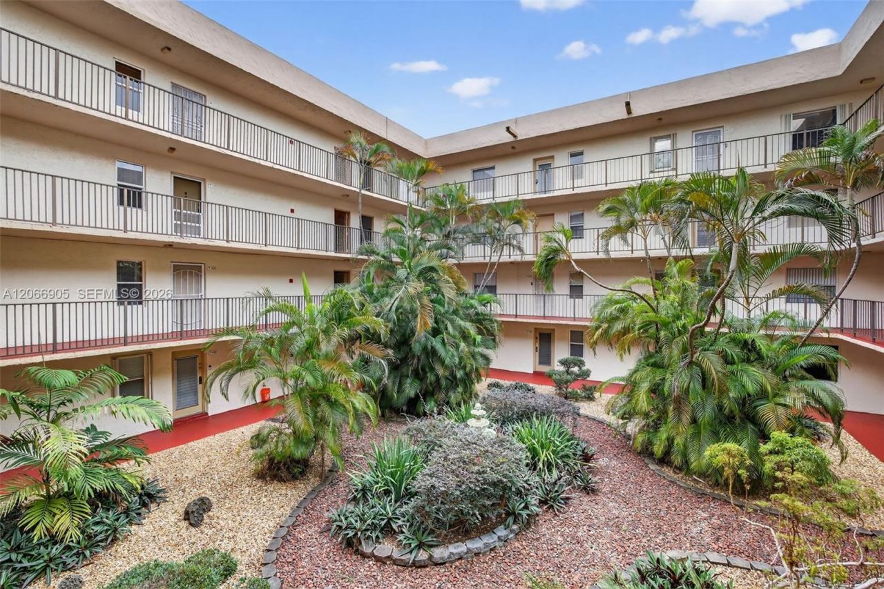 2801 Somerset Dr , Unit 205, Lauderdale Lakes, FL 33311 Photo