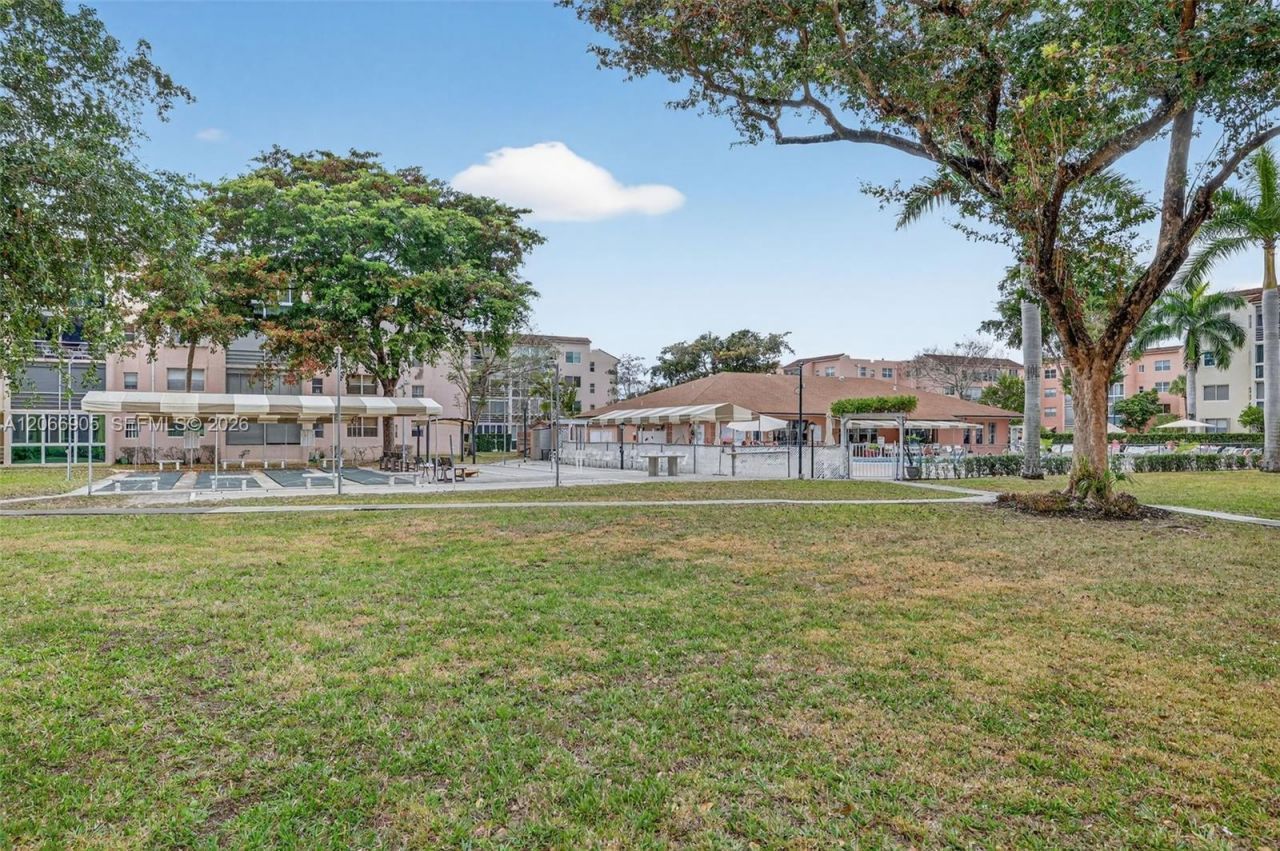 2801 Somerset Dr , Unit 205, Lauderdale Lakes, FL 33311 Photo