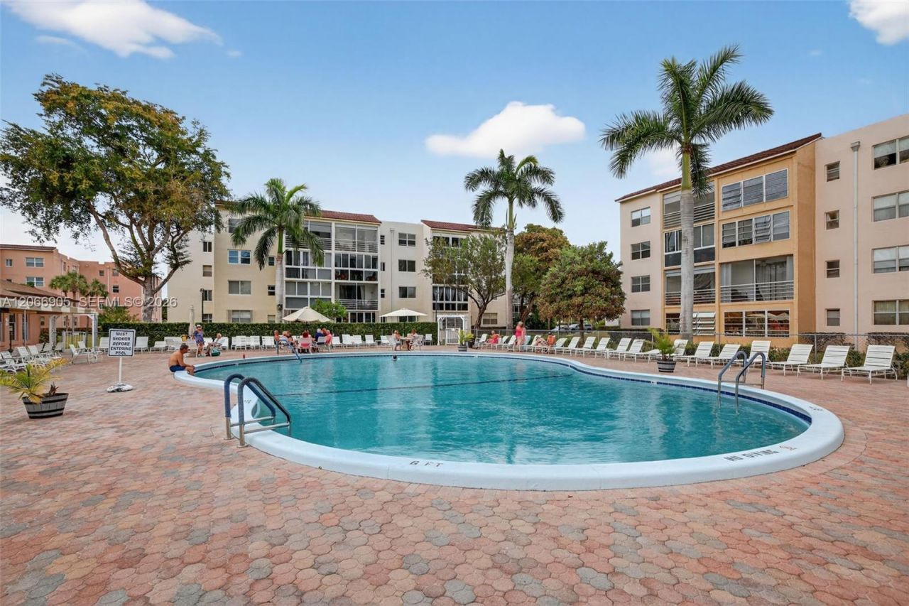 2801 Somerset Dr , Unit 205, Lauderdale Lakes, FL 33311 Photo