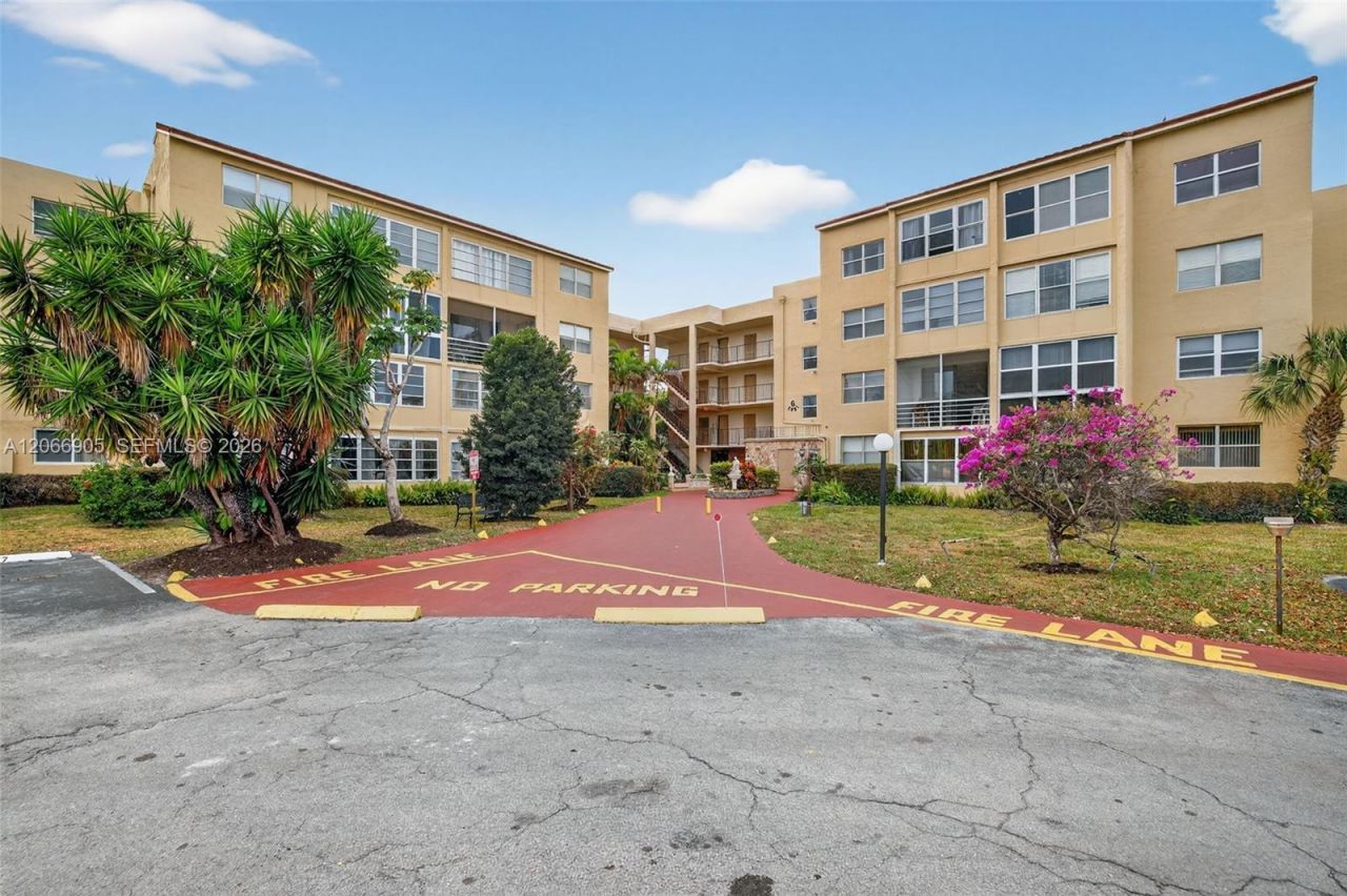 2801 Somerset Dr , Unit 205, Lauderdale Lakes, FL 33311 Photo