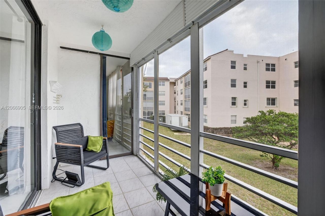 2801 Somerset Dr , Unit 205, Lauderdale Lakes, FL 33311 Photo
