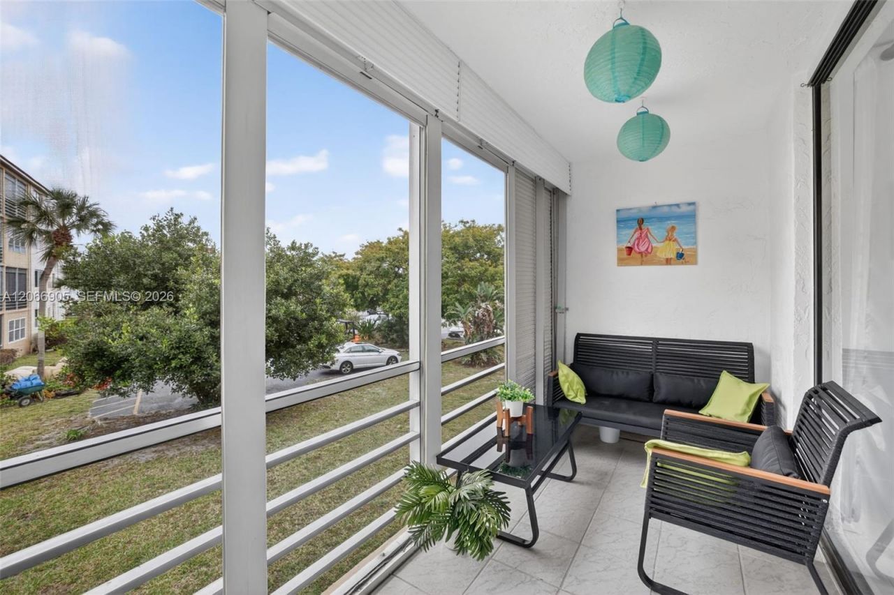 2801 Somerset Dr , Unit 205, Lauderdale Lakes, FL 33311 Photo