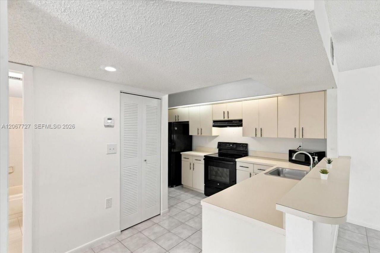 8660 SW 212th St, Unit 306, Cutler Bay, FL 33189 Photo