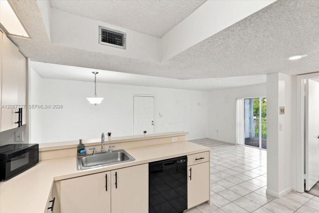 8660 SW 212th St, Unit 306, Cutler Bay, FL 33189 Photo