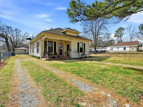 918 W Morgan Street , Denison, TX 75020