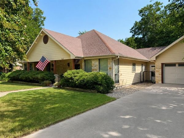 527 W Roberts Street , Gorman, TX 76454